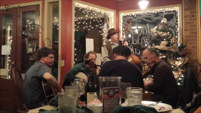 Old-time tunes in the Saluda Grade Cafe - Forked Deer смотреть онлайн