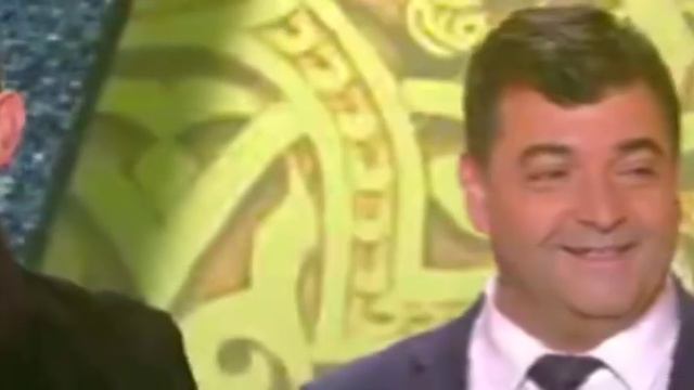 Cyril Hanouna annonce une surprise à ses chroniqueurs devant le ministre Tunisien René Trabelsi смотреть онлайн