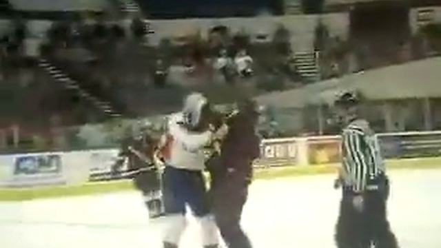 Hockeyfighters.cz David Koci and GMcNeil of Hershey.wmv смотреть онлайн