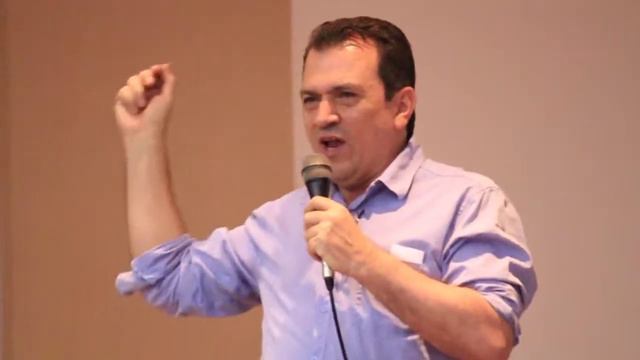 Alonso Salazar La política debe ser un debate sincero y directo смотреть онлайн