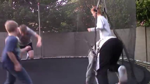 DON'T PEE YOURSELF! смотреть онлайн