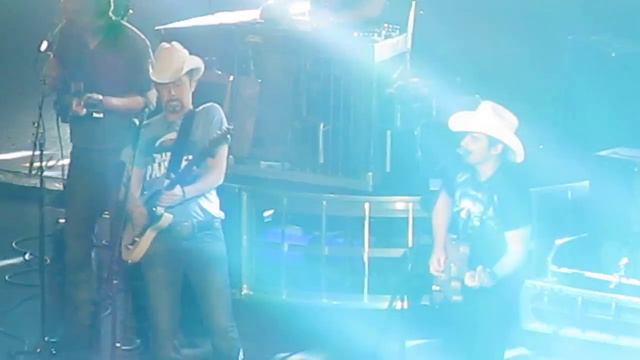 Brad Paisley featuring Brad Paisley?? --Celebrity смотреть онлайн
