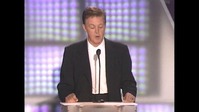 Paul McCartney Inducts James Taylor At The 2000 Rock & Roll Hall Of Fame Induction Ceremony