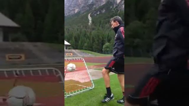 Rete e elastica e rimbalzi - Stefano Eranio - AC Milan Junior Camp смотреть онлайн
