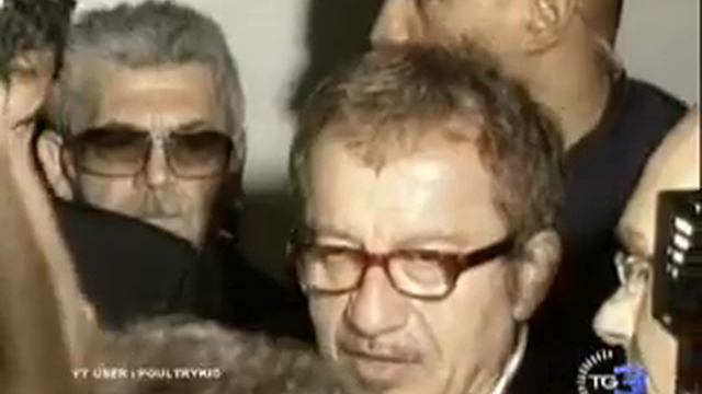 Bossi vieta tutti i comizi a Maroni. Divieto ignorato a Varese. Maroni: "Mi viene il vomito" смотреть онлайн