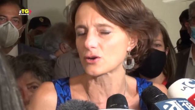 CATANZARO IL MINISTRO BONETTI IN VISITA AL CENTRO CALABRESE DI SOLIDARIETA' смотреть онлайн