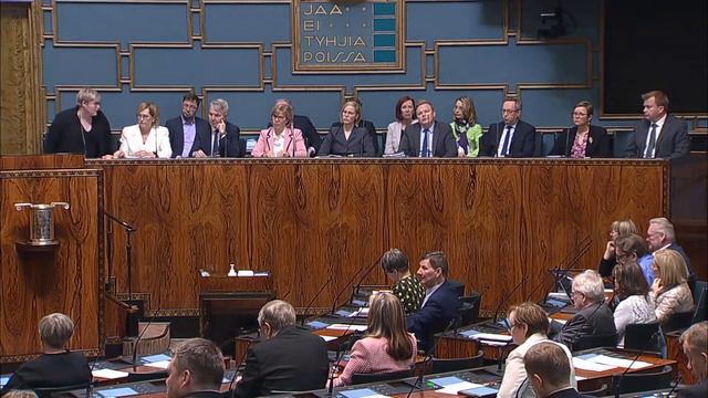 Eikö ministeri jaksa vastata? смотреть онлайн