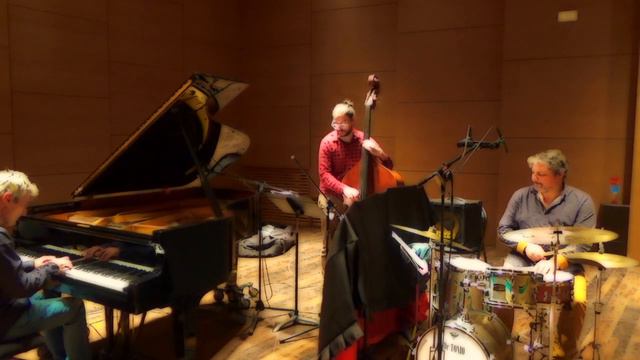 Andres Jimenez Trio - Yesterdays , January 2022 смотреть онлайн