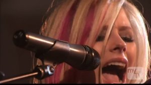 Avril Lavigne - Keep Holding On (live)