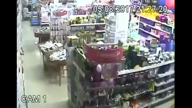 Furto hoje 05.08.2017 farmácia Farmais Rua Paulo Setubal Curitiba Paraná смотреть онлайн