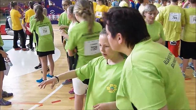 Alūksnes pilsētas sākumskolas 6.b klase ZZ čempionātā Madonā смотреть онлайн