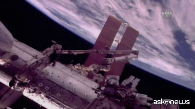 Passeggiata spaziale sull'Iss per riparare il braccio robotico смотреть онлайн