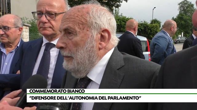La commemorazione. "Bianco il difensore del Parlamento" смотреть онлайн