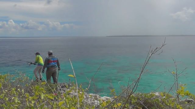 Landbased Rock Popping - Giant Trevally смотреть онлайн
