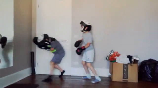 Un meci de box cu David şi Josh смотреть онлайн