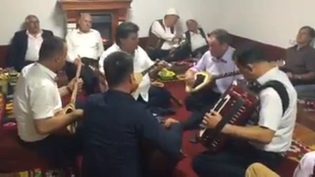 Nji Flamur i lam n'gjak t'parve - Rifat & Mehdi Berisha, Bashkim Syla, Besim Kuqi & Bekim Demaj смотреть онлайн