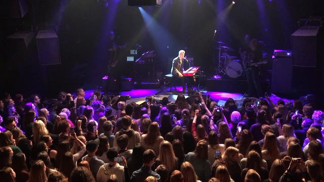 crowd sings invisible hunter hayes amsterdam смотреть онлайн