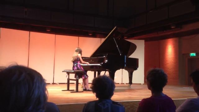 Charlotte Vinzent (10) plays pieces of Klement Slavicky - C.P.E. Bach - M. Mussorgsky смотреть онлайн