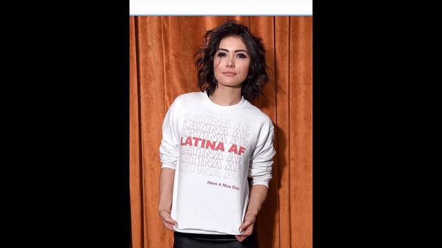 Daniella Piñeda “Where’s my Mexican Ryan Gosling?” Slant News Flash смотреть онлайн