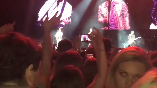 Jonas Brothers - Lovebug (Dublin)