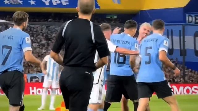 🤯 Messi Defends De Paul From His Fight Against Uruguay Player | Messi Fight vs Uruguay смотреть онлайн