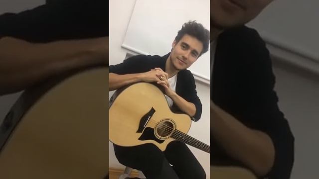 Jorge Blanco singing Escondida (Acoustic Version) смотреть онлайн