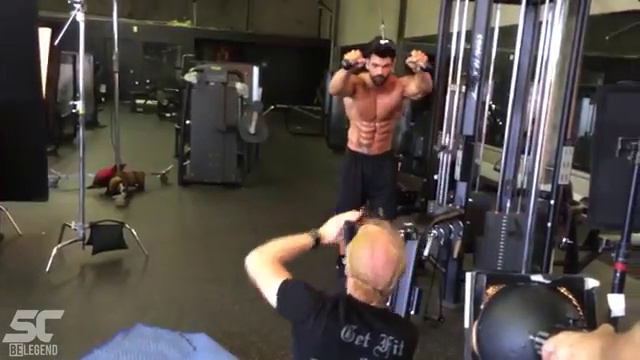 Sergi Constance behind scened photoshoot with Robert Reiff for Musclemag 2013 Los Angeles смотреть онлайн