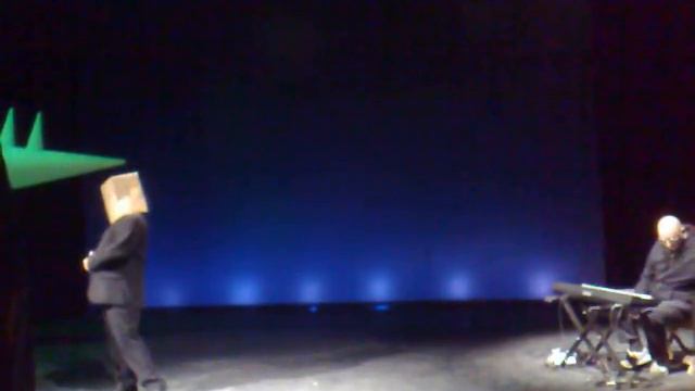 Utopia de Leo Bassi смотреть онлайн