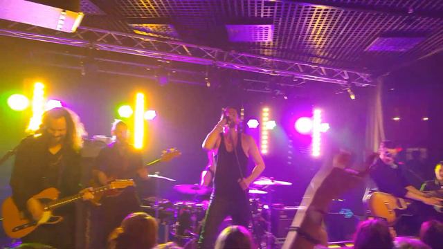 Lauri Tähkä & Revohka Pojat On Poikia (Tulisuudelma) смотреть онлайн