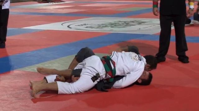 2009 World Pro BJJ Cup Absolute 2nd Round: Marcelo Garcia vs. Eduardo Santoro смотреть онлайн
