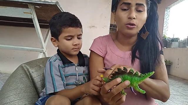 Brincamos com dinossauros e aprendemos sobre Nama . ( Felipe Albuquerque) смотреть онлайн