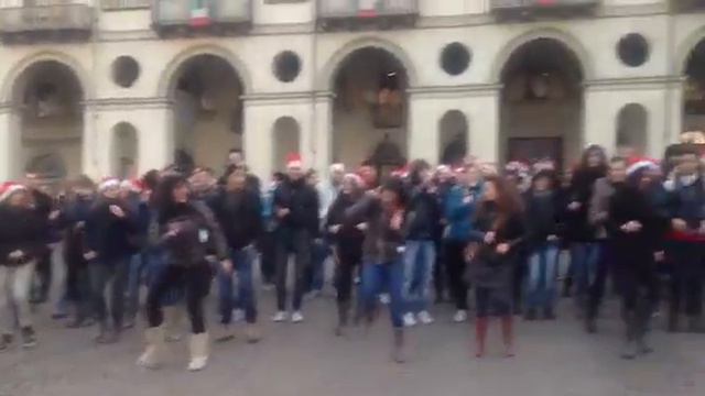 Bis flash mob piazza Vittorio Torino смотреть онлайн