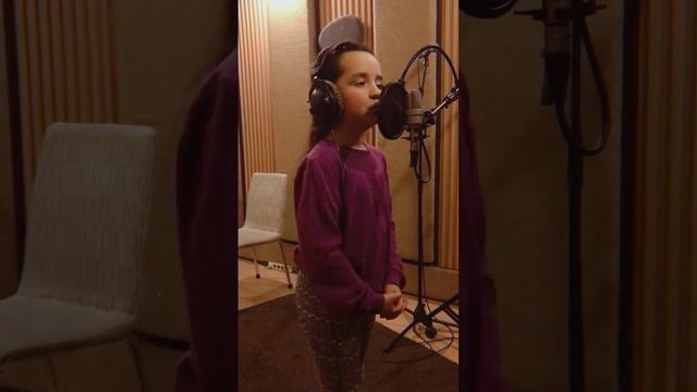 Видеоклип Мелиссы на песню "Kanatlarım var ruhumda" смотреть онлайн