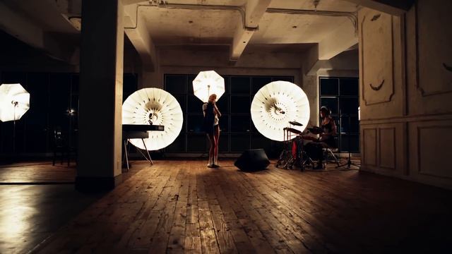 中田ヤスタカ - Crazy Crazy (feat. Charli XCX & Kyary Pamyu Pamyu) MV смотреть онлайн