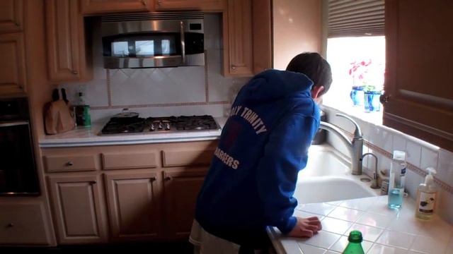 Banana and Sprite Challenge!! (FUNNY) смотреть онлайн