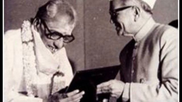 Speech by M.D.Ramanathan & Justice V.R.Krishnaiyer - Felicitation at Karnatak Sangita Sabha, Delhi. смотреть онлайн