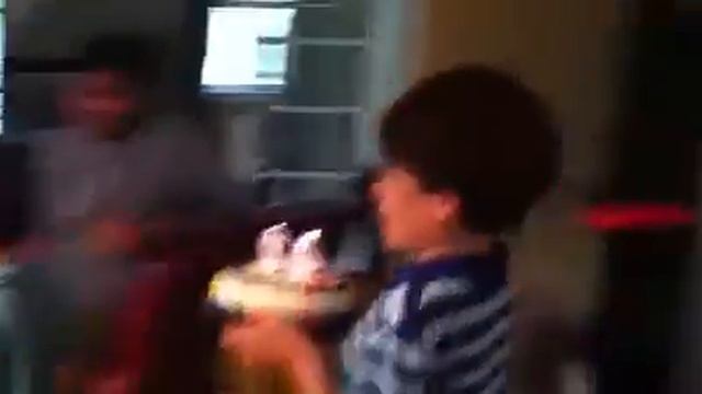 Feliz dia a todos los padres, asi somos!! 😂😂 смотреть онлайн