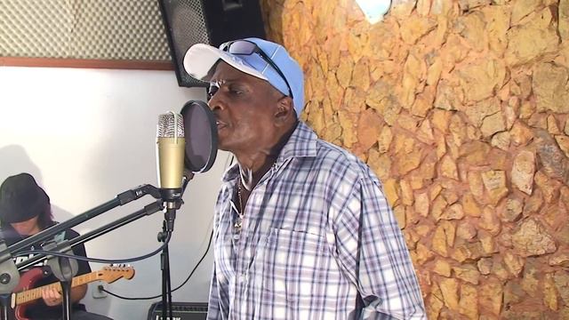 GEORGE DEKKER - CRAZY PEOPLE смотреть онлайн