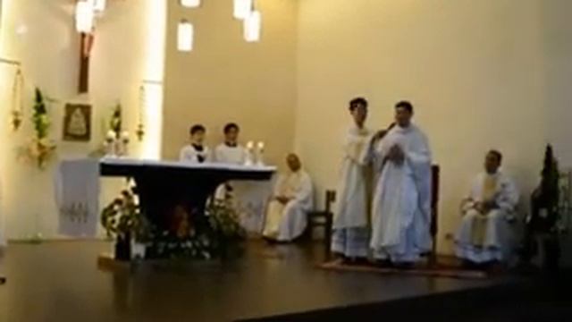 Fr. Jimmy singing Handog with Archbishop Chito Tagle смотреть онлайн