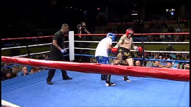William Sriyapai, (Red Gloves) CHP Vs John Adams, American Fugitive Recovery (165lbs) Muay Thai