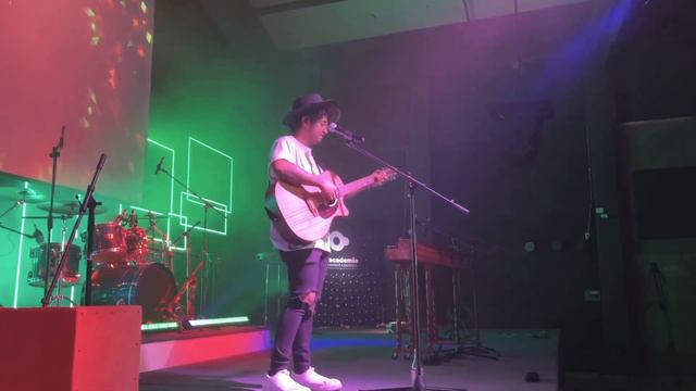 Viene el día - Un Corazón (cover David Dias) смотреть онлайн