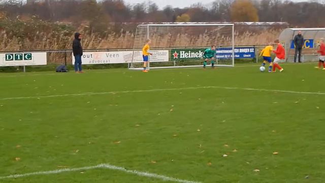 Er Wordt Aan Twee Kanten Aangevallen.