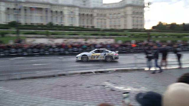 Gumball3000 2016 Bucharest - Team 32 ending the race + team 57 doing nice donuts смотреть онлайн
