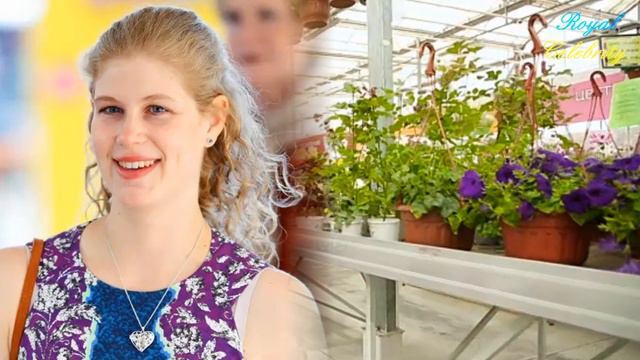 Queen's Granddaughter Louise Surprised Shoppers As She Working At A Garden Centre For Minimum Wage смотреть онлайн