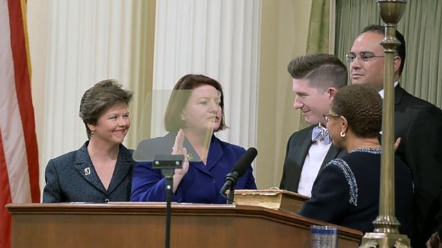Assembly Speaker Toni Atkins is sworn in смотреть онлайн