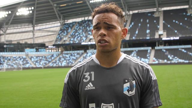 Midfielder Hassani Dotson смотреть онлайн