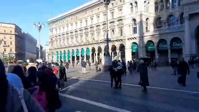 Giornata passata a visitare il Duomo da parte dei ragazzi della Nagib Mahfuz смотреть онлайн