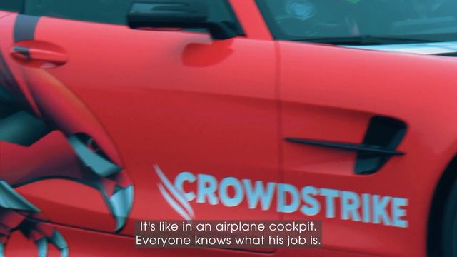 Bernd Mayländer and CrowdStrike CEO George Kurtz take a closer look at the FIA Safety Car смотреть онлайн