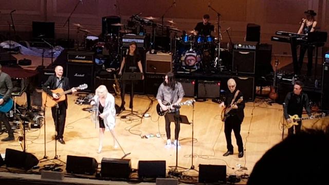Debbie Harry does Bowie's Starman смотреть онлайн