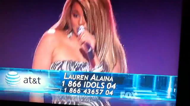 Top 11 (Week One): Lauren Alaina - You Keep Me Hangin' On смотреть онлайн
